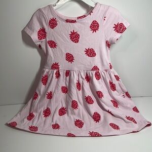 2T strawberry 🍓 print short sleeve dress